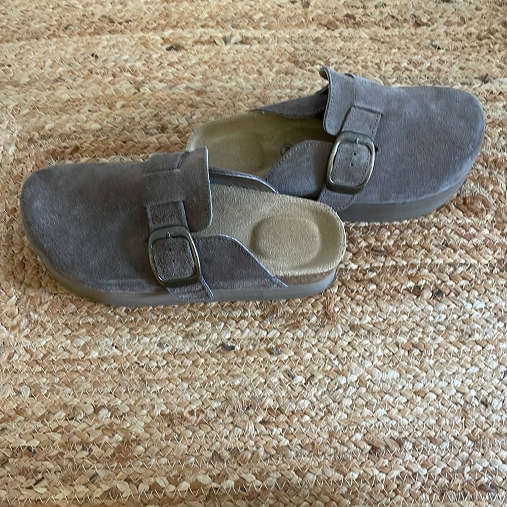 Cushionaire grey sued platform slide on shoes size 10M